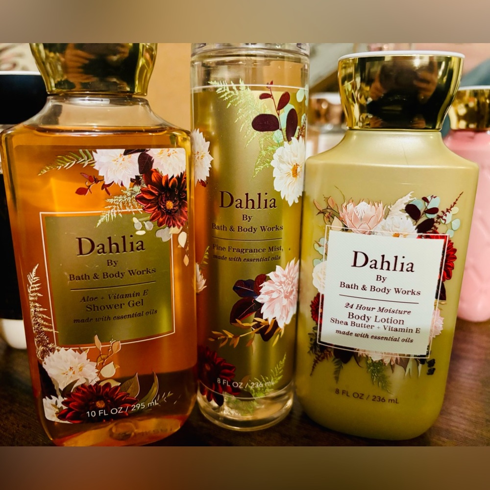 Dahlia by bath and body works